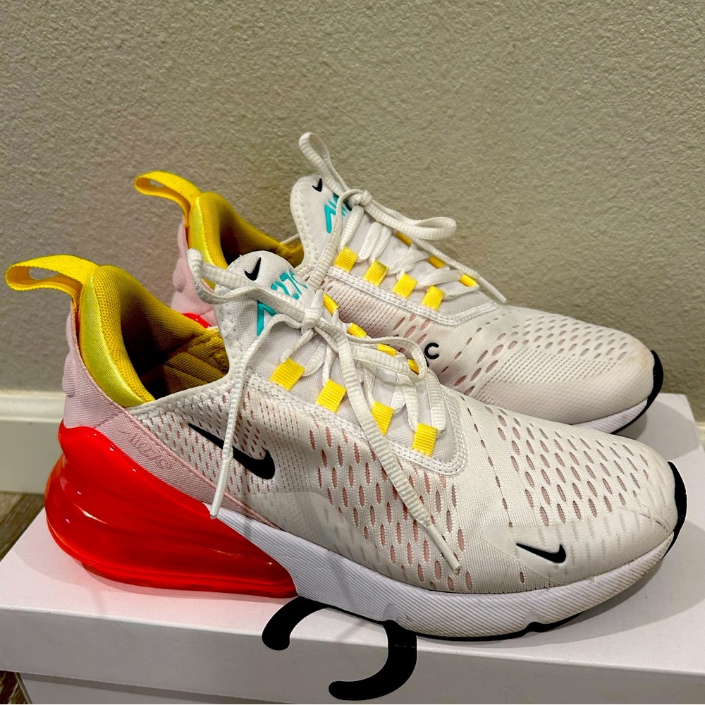 Nike women’s Air Max 270, excellent used condition, women’s size 9